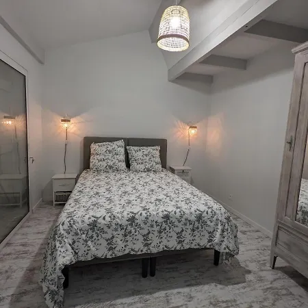 'andercool' Avec Piscine Utilisable En Toutes Saisons