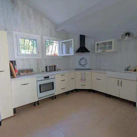 'andercool' Avec Piscine Utilisable En Toutes Saisons *