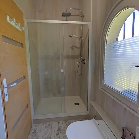 'andercool' Avec Piscine Utilisable En Toutes Saisons