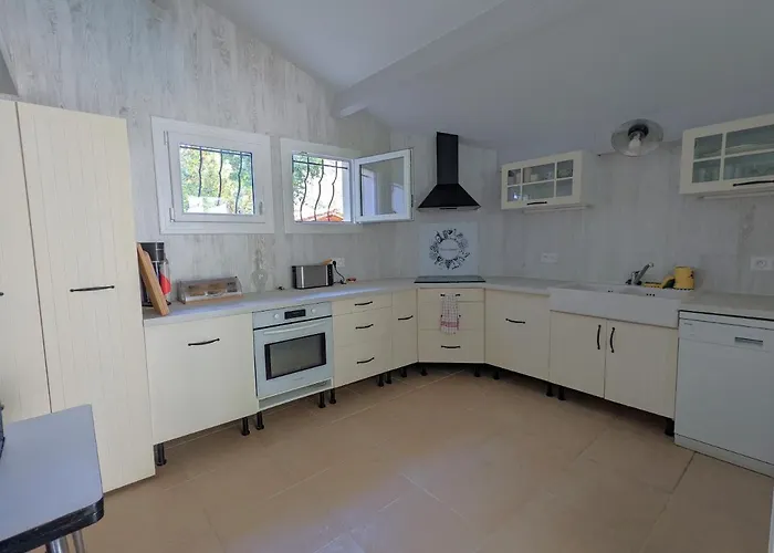 'andercool' Avec Piscine Utilisable En Toutes Saisons *