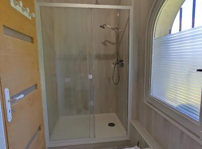 'andercool' Avec Piscine Utilisable En Toutes Saisons